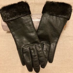 Ladies leather gloves with faux fur cuffs